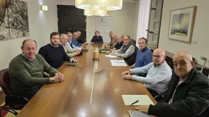 Julián García y Pedro Olivas asisten a la reunión sobre avances en nuevos regadíos con las SAT de La Gineta y Montalvos, la consejera de Desarrollo Sostenible y la delegada provincial, Mª Llanos Valero